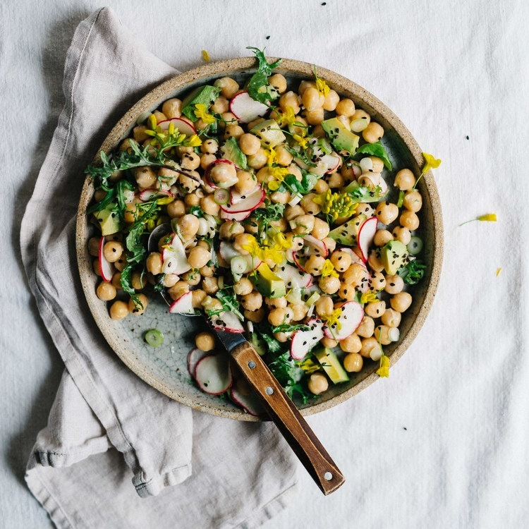 chickpea tzatziki salad