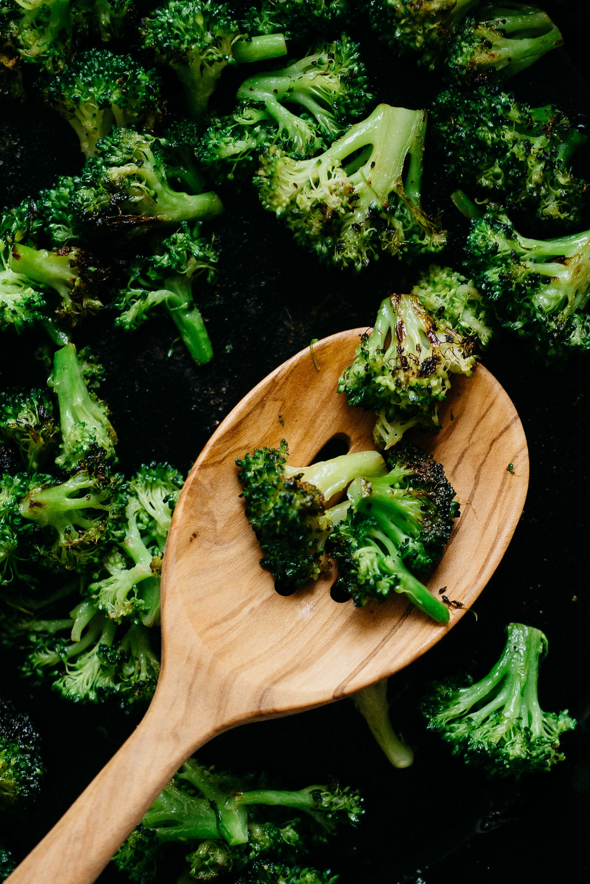 Creamy Garlicky Pasta w/ Charred Broccoli & Figs | dolly and oatmeal #vegan