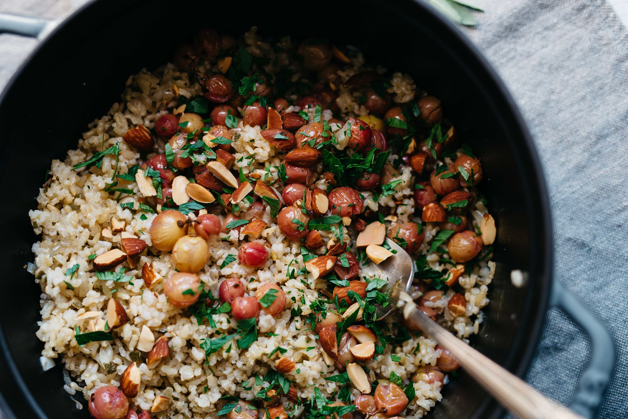 Sprouted Brown Rice Pilaf w/ Roasted Grapes & Fennel | dolly and oatmeal