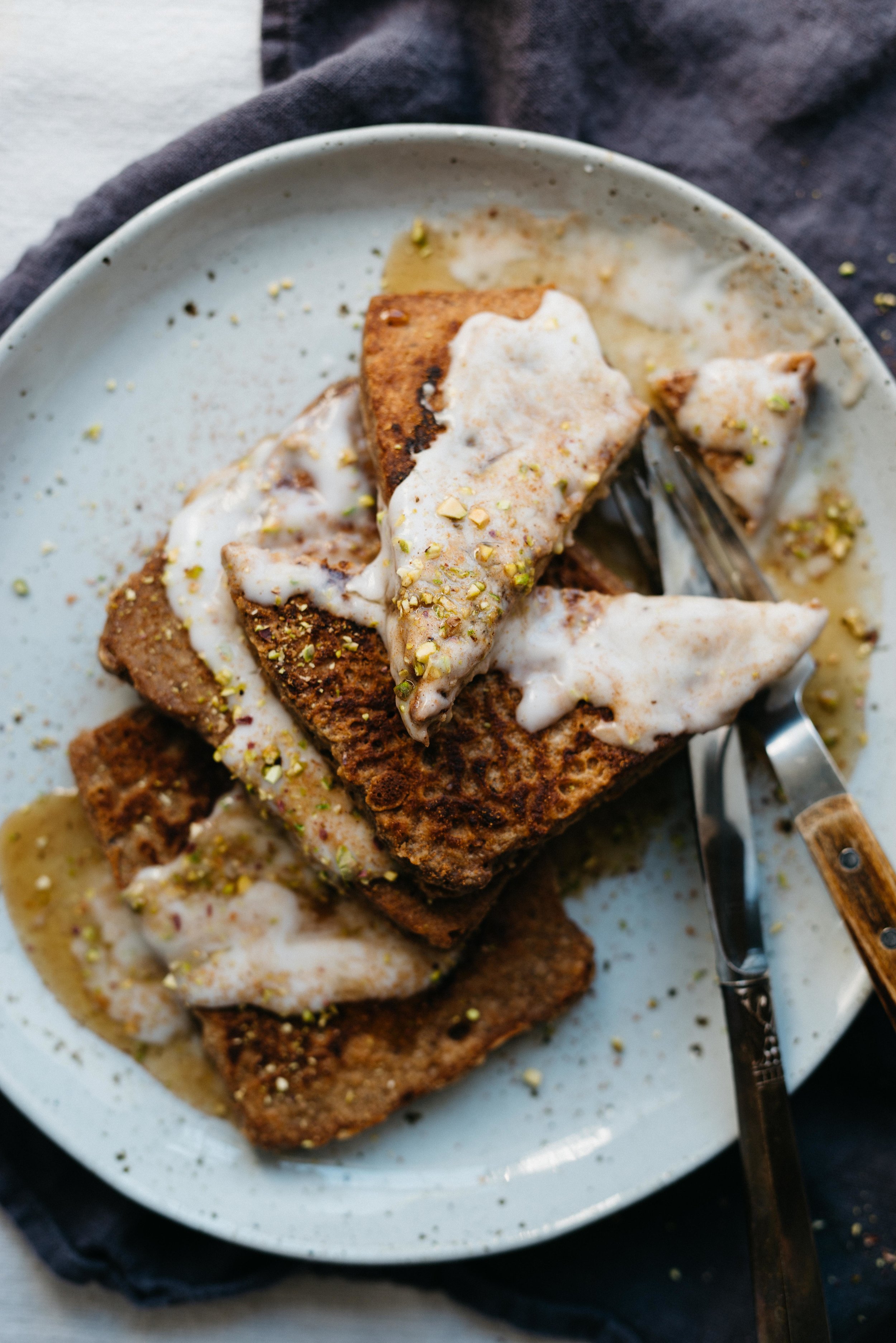 Gingerbread-Spiced Vegan French Toast | dolly and oatmeal