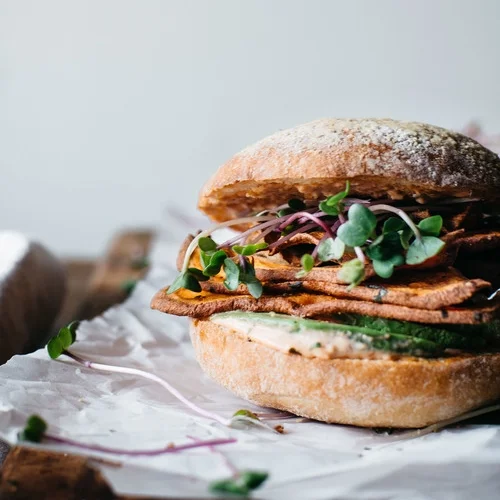 spicy sweet potato chip &amp; avocado sammie&nbsp;
