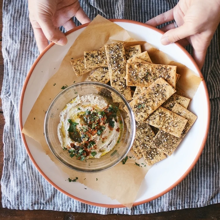 za'atar spiced chickpea crackers