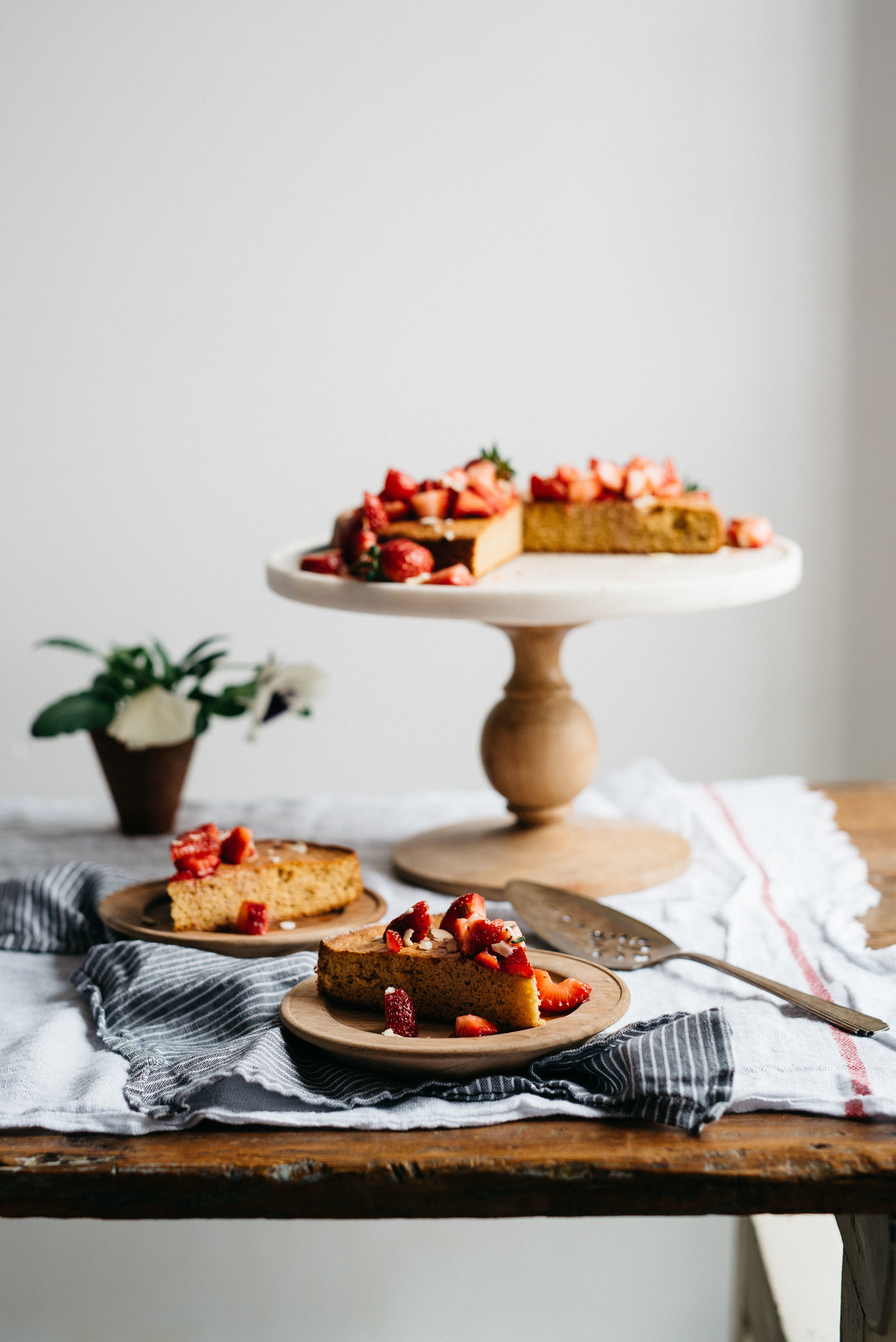 flourless almond cake w/ kombucha macerated berries & a brunch | dolly and oatmeal