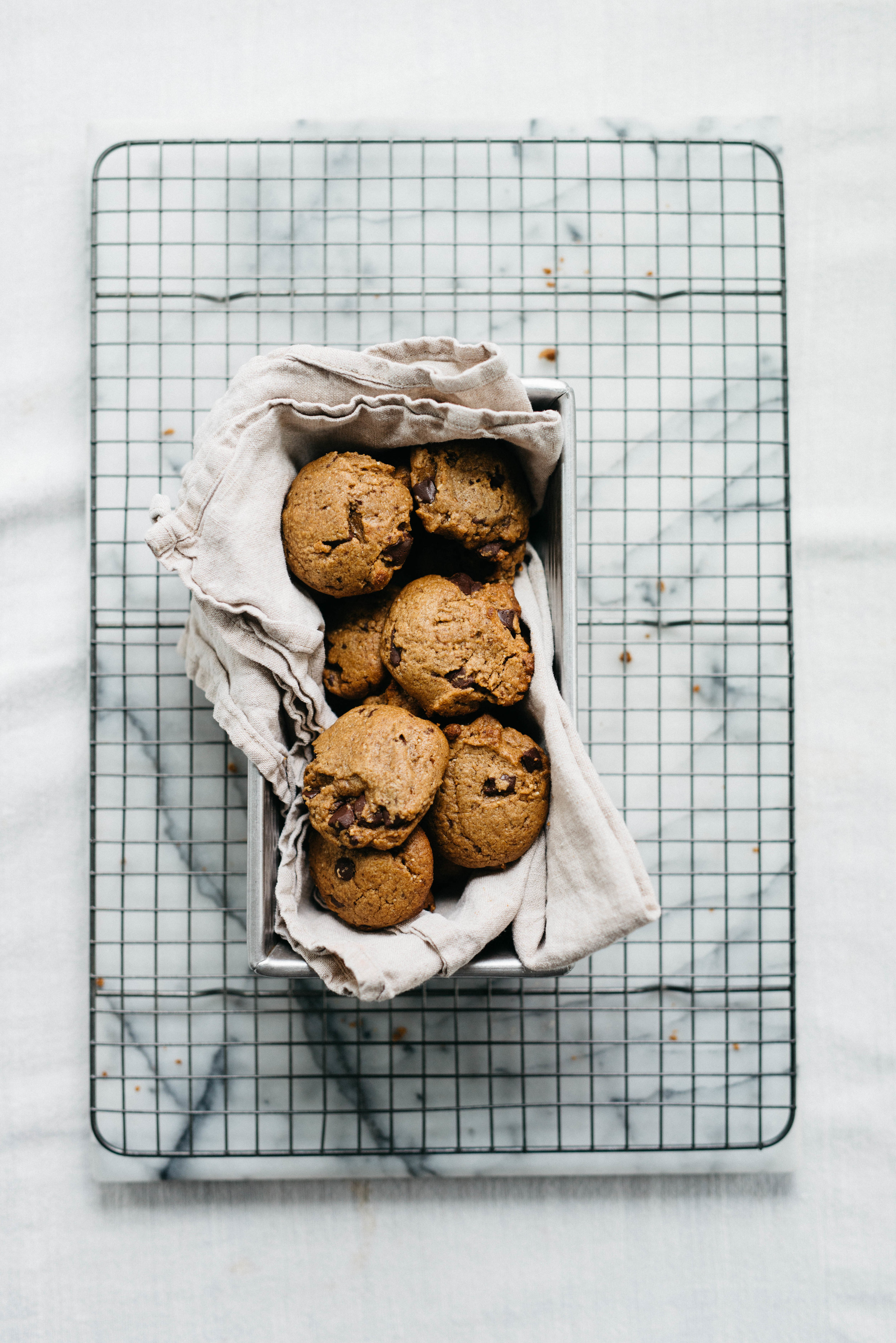 Peanut Butter Chocolate Chip Cookies | dolly and oatmeal