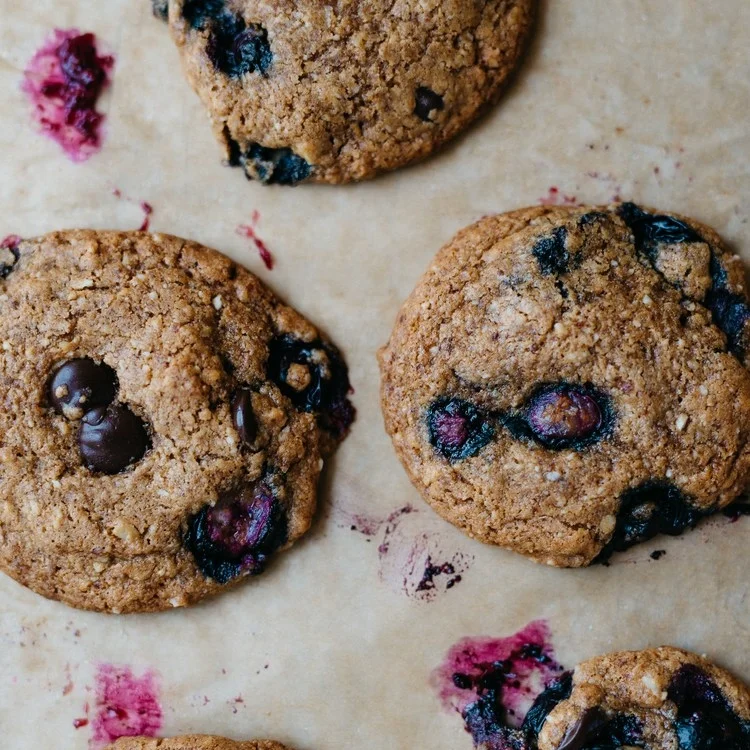 Summer+Fridays!-+Breakfast-y+Blueberry+Chocolate+Chip+Cookies+-+dolly+and+oatmeal+#glutenfree.jpg