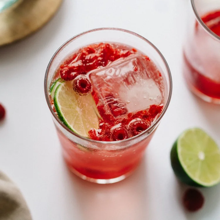 fizzy lemon-limade w/ crushed raspberries