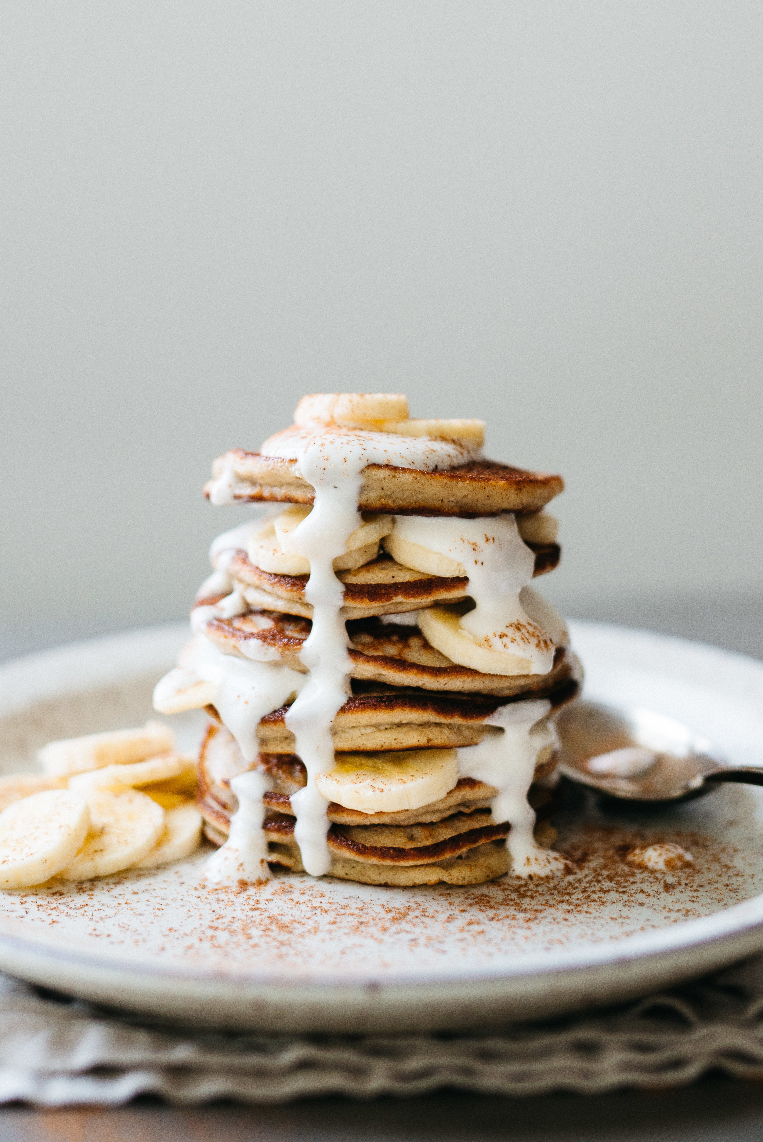 Pumpkin Spice Banana Bread Pancakes | dolly and oatmeal