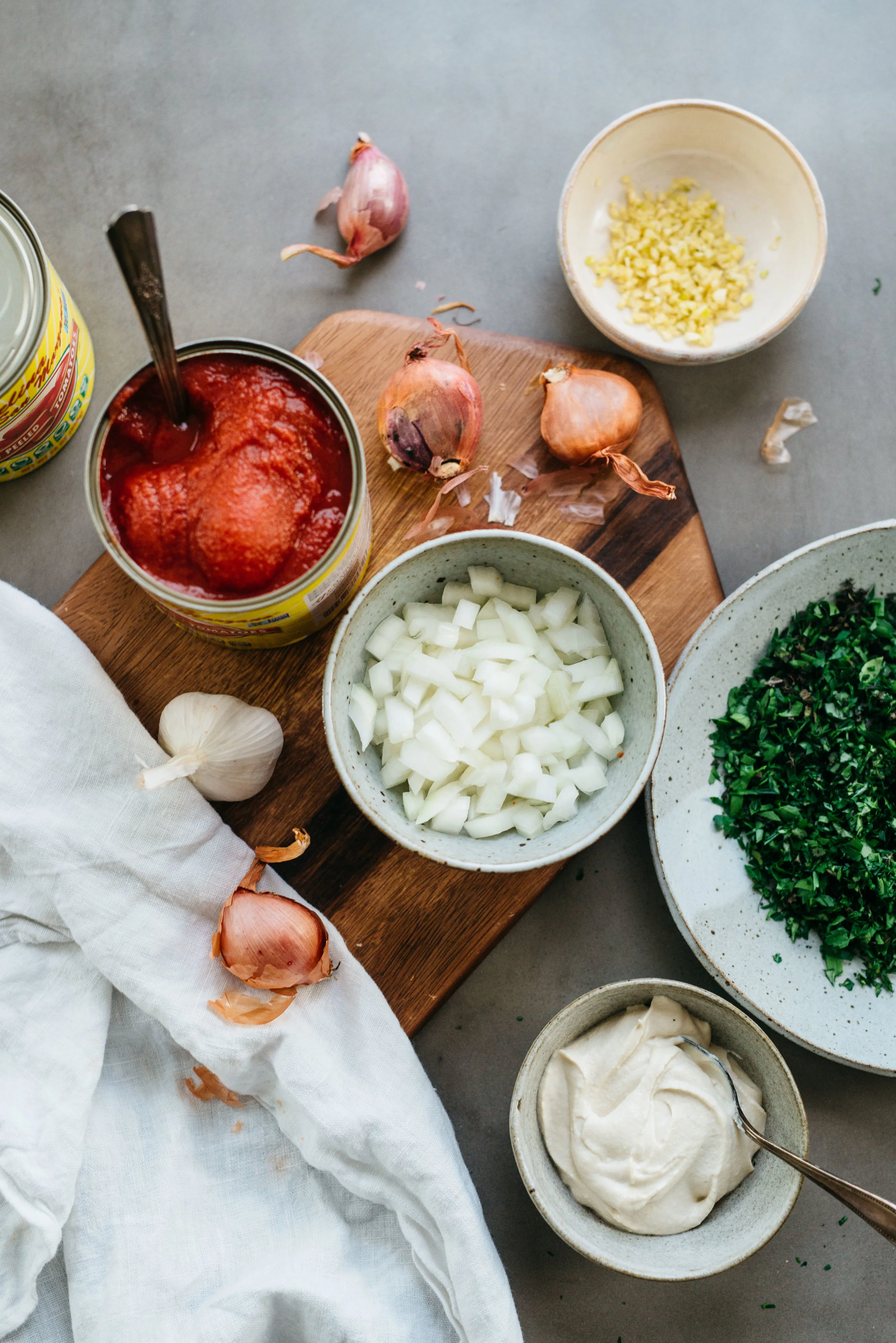 Cozy Weeknight Staple: Creamy Vegan Tomato Sauce | dolly and oatmeal