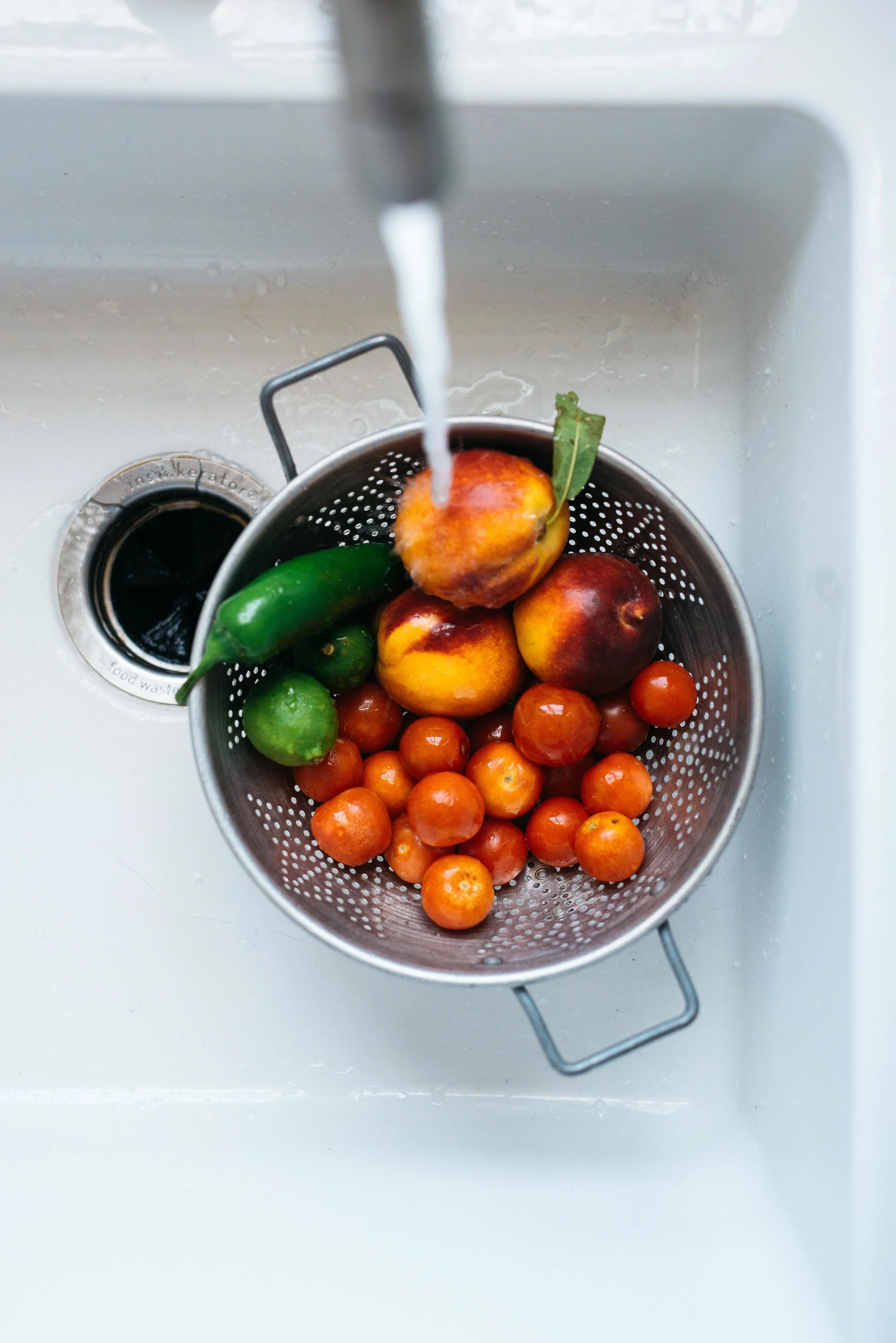1 Summer Salad, 2 Ways: Tomato, Peach & Avocado Salad | Dolly and Oatmeal