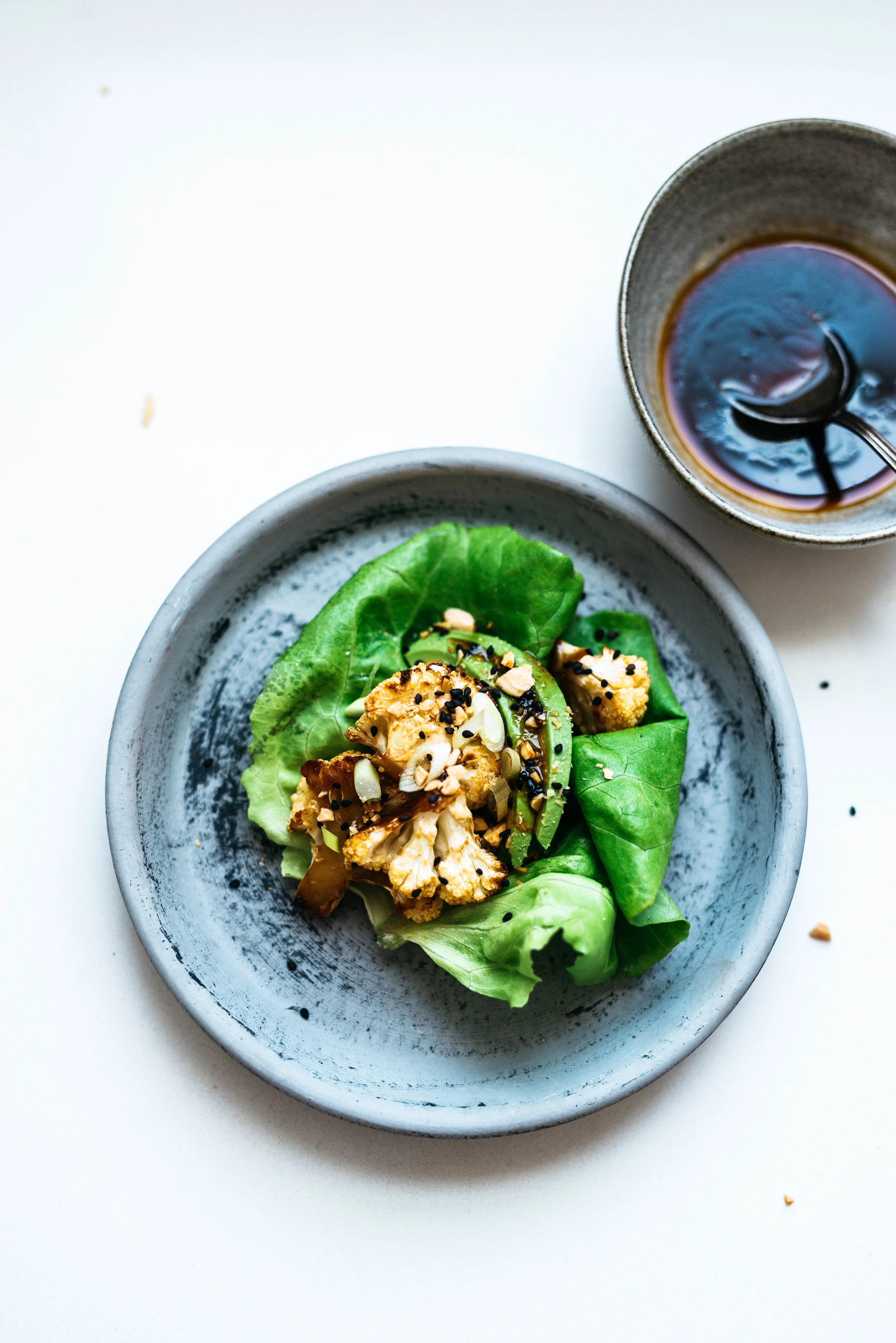 SWEET & SPICY CAULIFLOWER AVOCADO CUPS | Dolly and Oatmeal