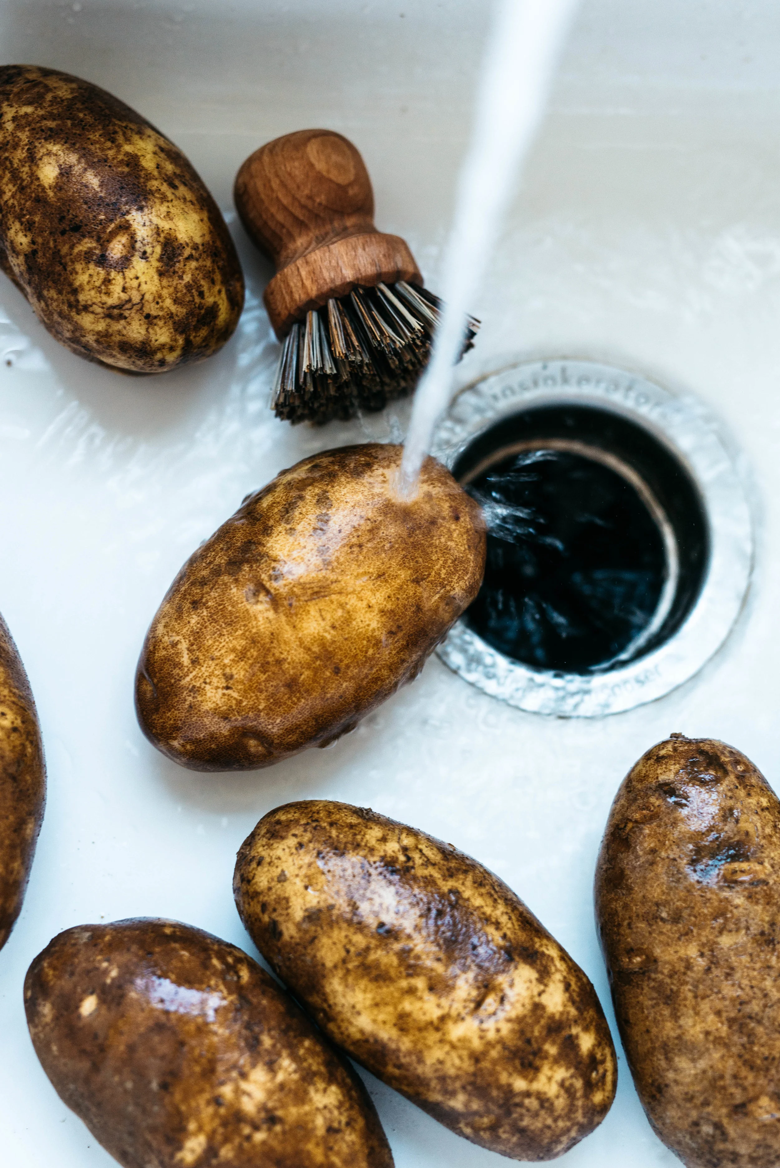 (VEGAN) HASSELBACK POTATO & SHALLOT GRATIN | Dolly and Oatmeal
