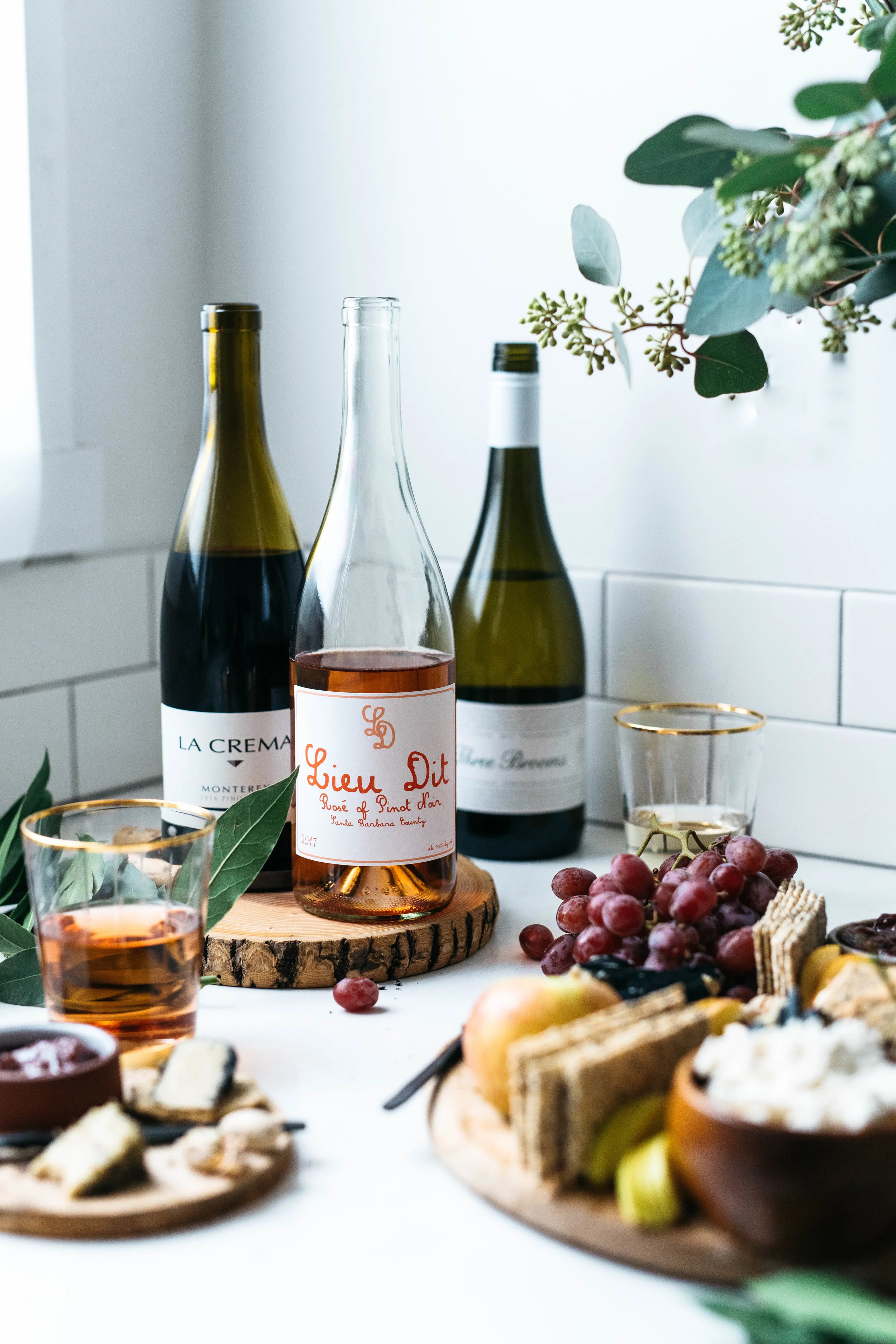 YOUR GO-TO VEGAN CHEESE BOARD & HOW TO PAIR IT WITH WINE | dolly and oatmeal