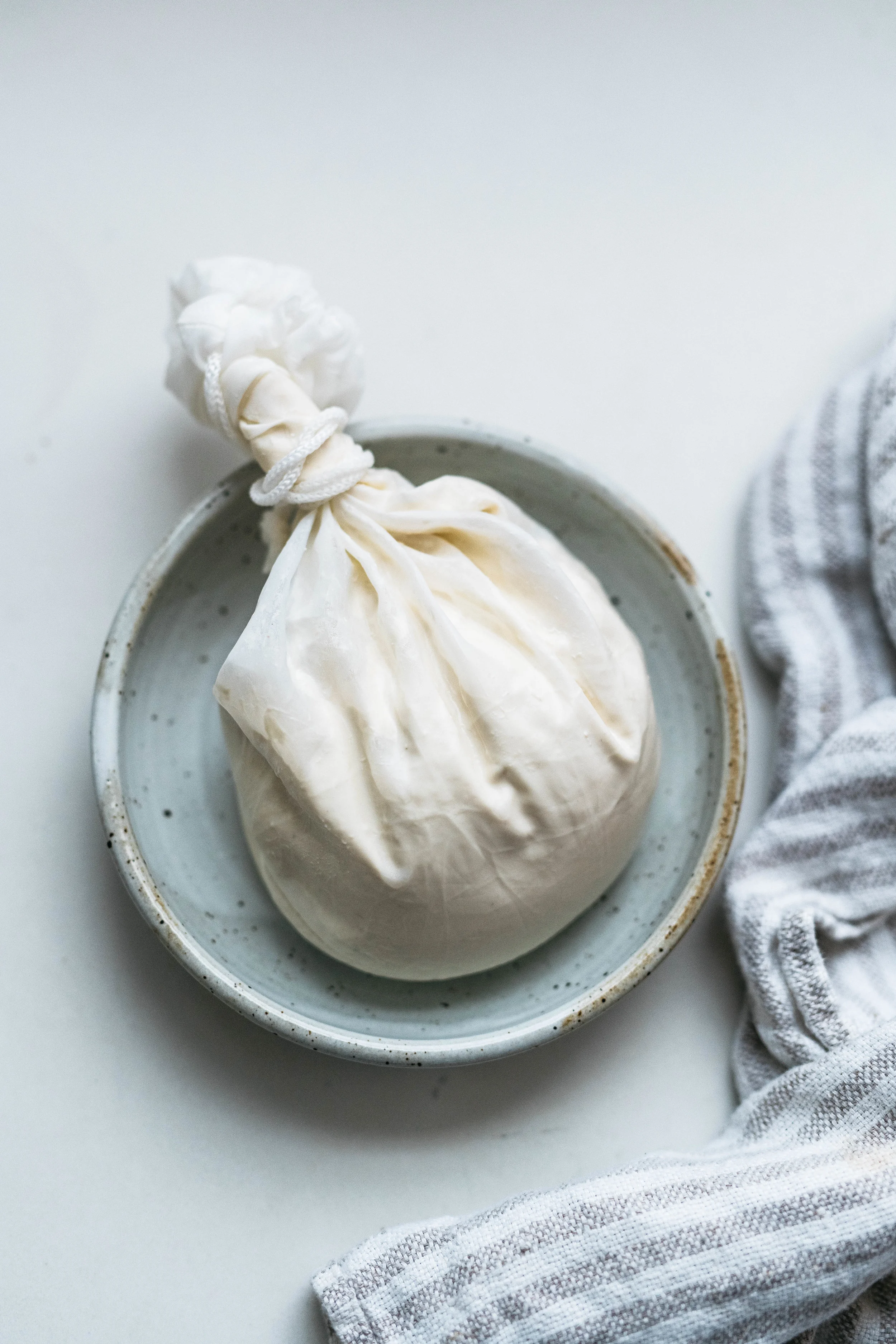 HOW TO MAKE VEGAN LABNEH & 3 WAYS TO USE IT | dolly and oatmeal