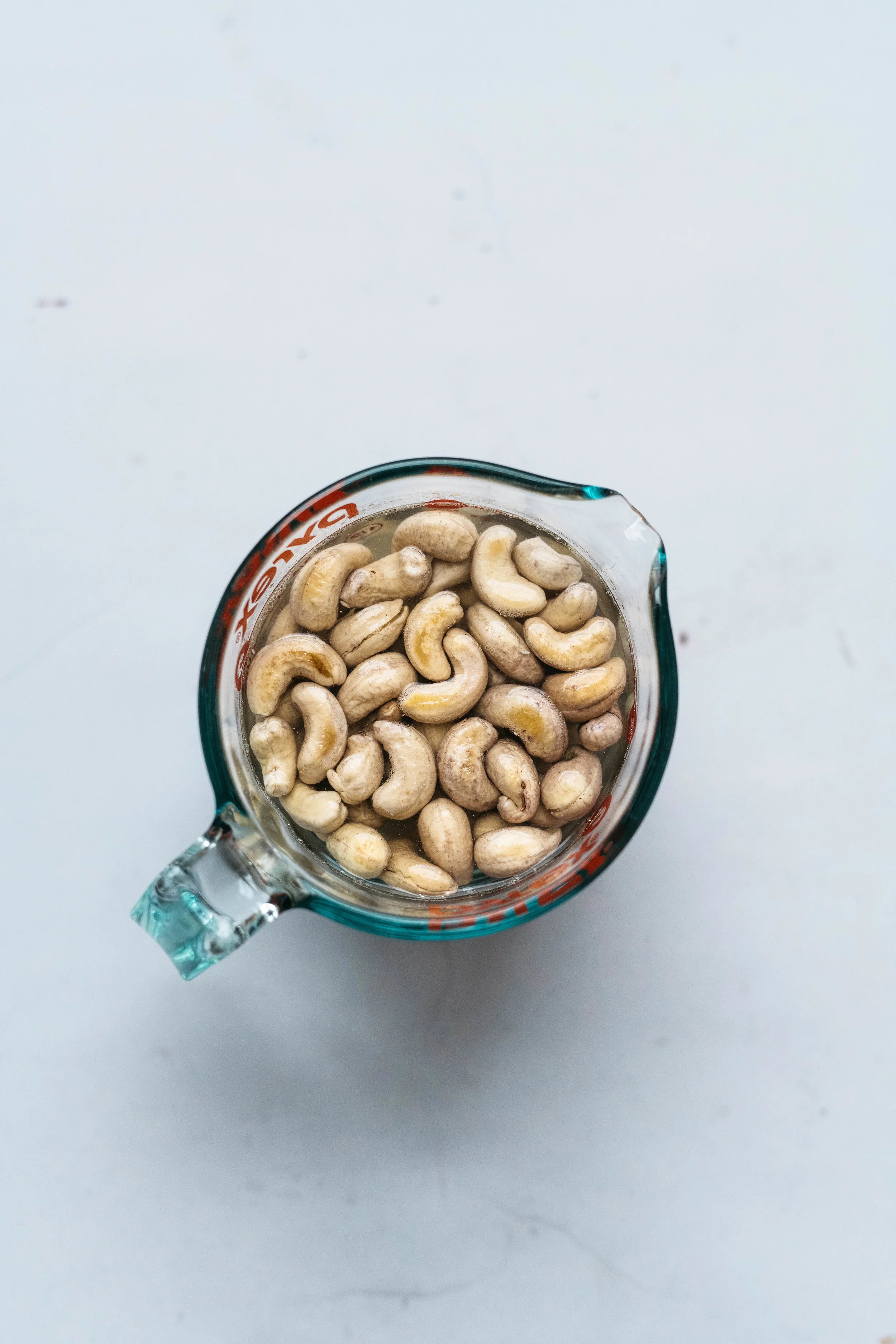 CASHEW CREAM OF ASPARAGUS & SPRING ONION SOUP | dolly and oatmeal