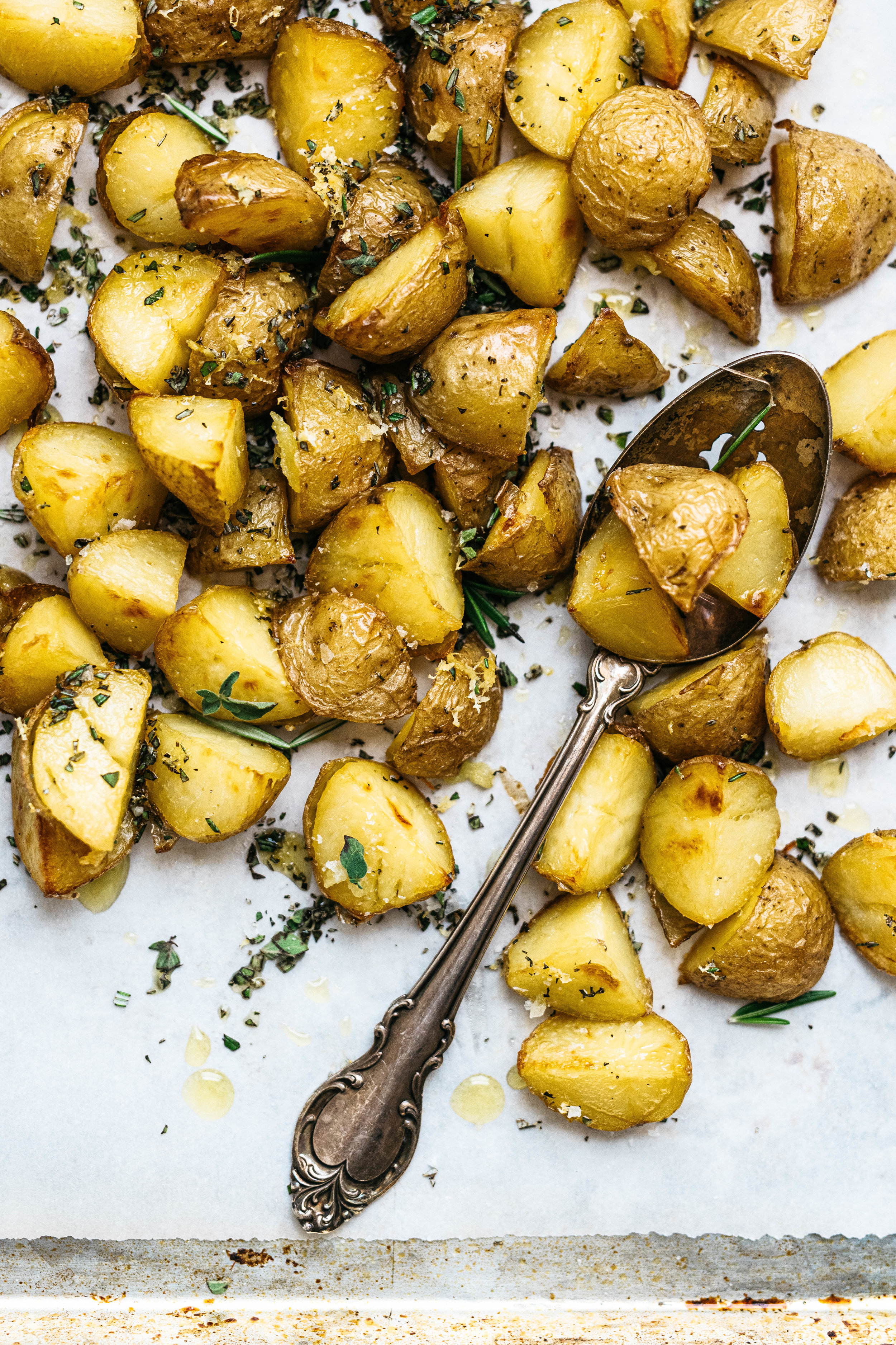 PERFECTLY CRISPY ROASTED POTATOES, EVERY TIME | dolly and oatmeal