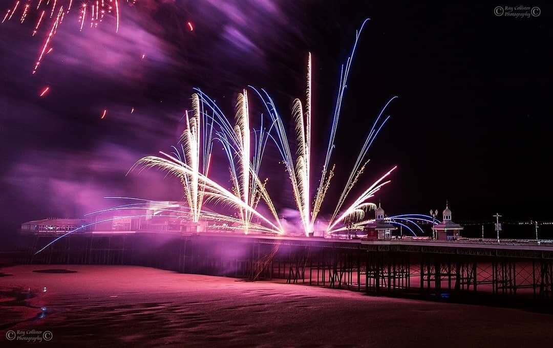 Happy Monday everyone! We hope you have a spectacular week~ 

⁠Photography: Ray Collister Photography⁠
Fireworks: @fmpfireworks⁠
Display: 2018 Blackpool World Fireworks Championships ⁠
⁠
&bull;⁠
&bull;⁠
&bull;⁠
#firemasterproductions #worldwidefirewo