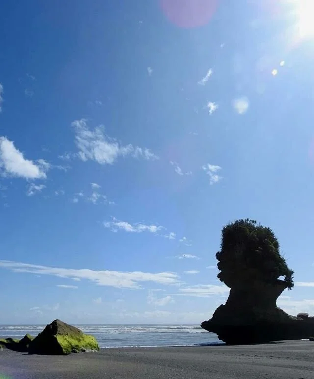 A couple more beach shots. The end of summer is sneaking up here, the days are still pretty hot, but cooler nights and longer shadows.
.
.
#beachrocks #shadesofgreen #beachwalks #lookingout #lowtide #keepitreal #taketimetomaketime #southislandnewzealand #westcoastnz  #westisbest