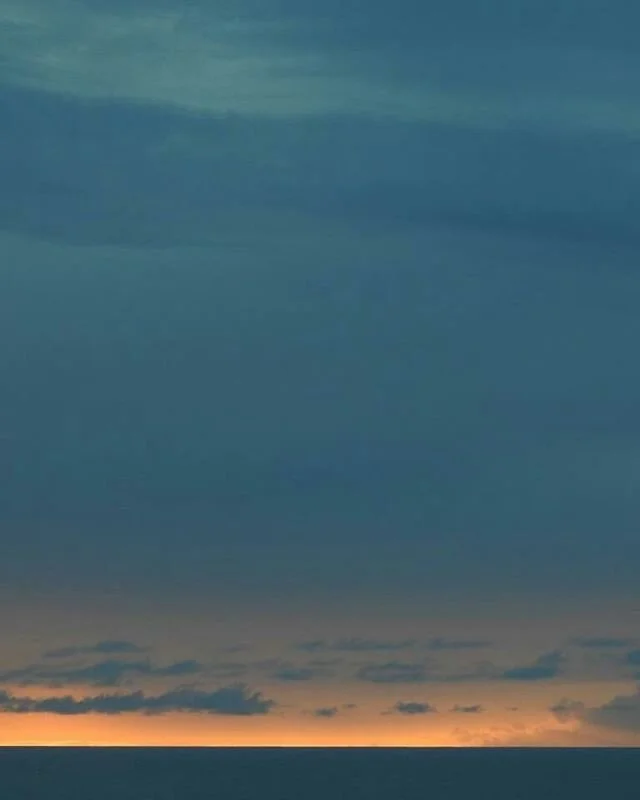 Looking at light....a couple of sunset shots from my summer break. Australia was on fire and we had some spectular sunsets as a result of the smoke over New Zealand.
.
.
#sunset #sunlight #lookingwest #lookingout #lookingforlight #coloursofthenight #sunbeams #shinethelight #lethelightin #southislandnewzealand #westcoastnz #westisbest