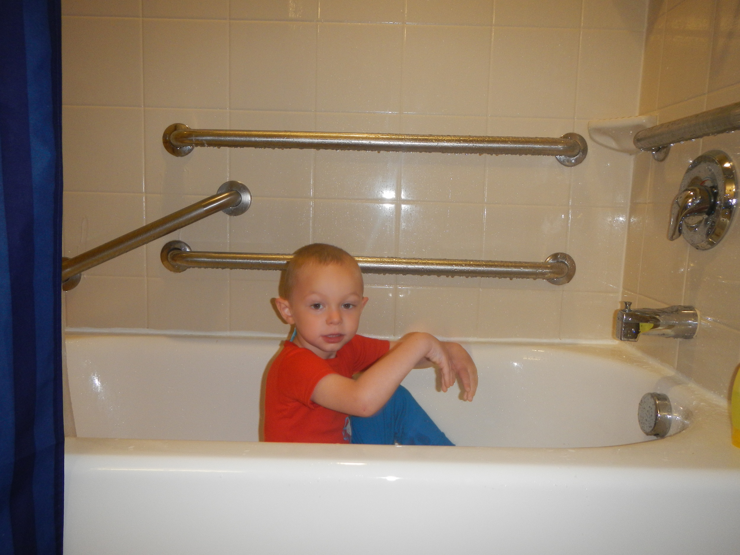  Of course, Ezra will always find a bathtub to sit in (even in our hotel room)! The bathtub is often times where Ezra goes to calm himself down. It is his "happy place." 
