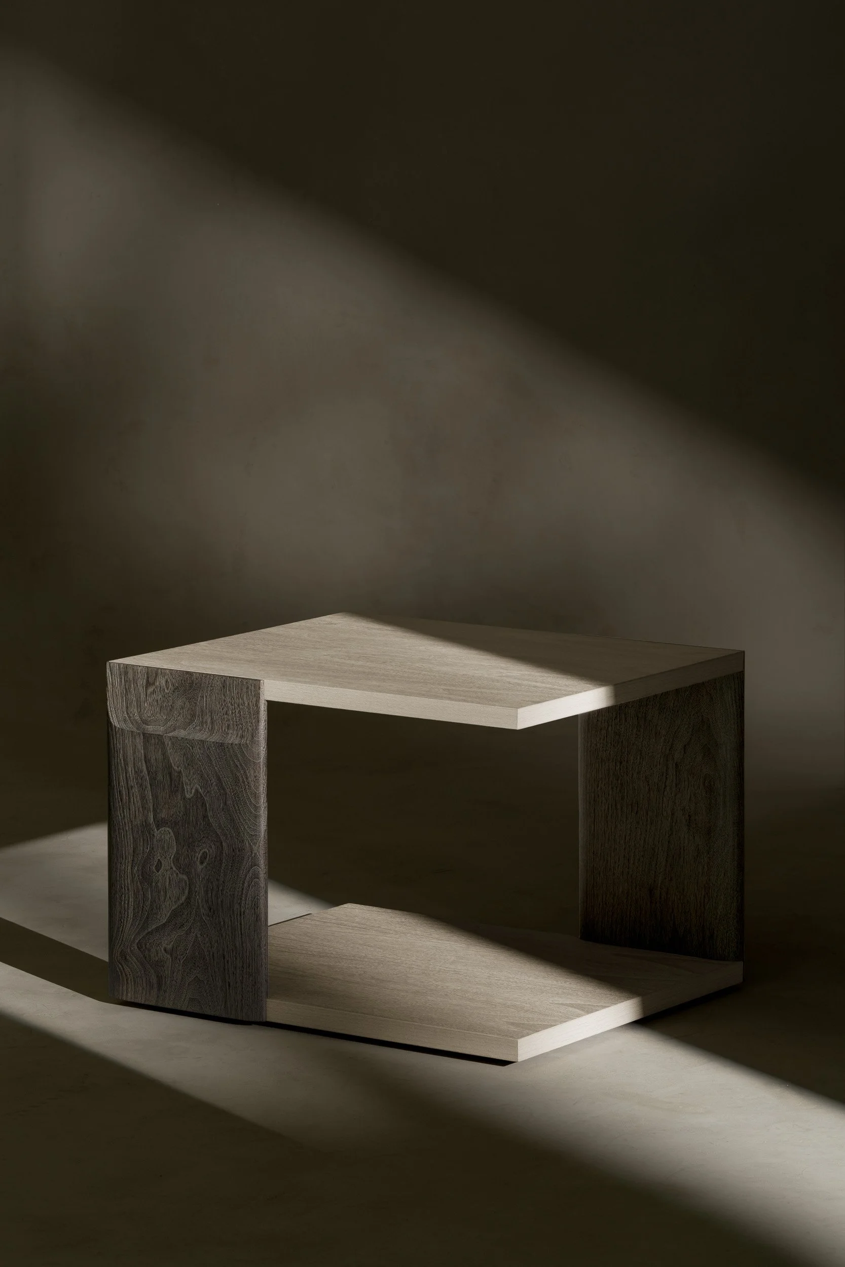 Jeup_Voight_RectangularSideTable_260504_2298.jpg