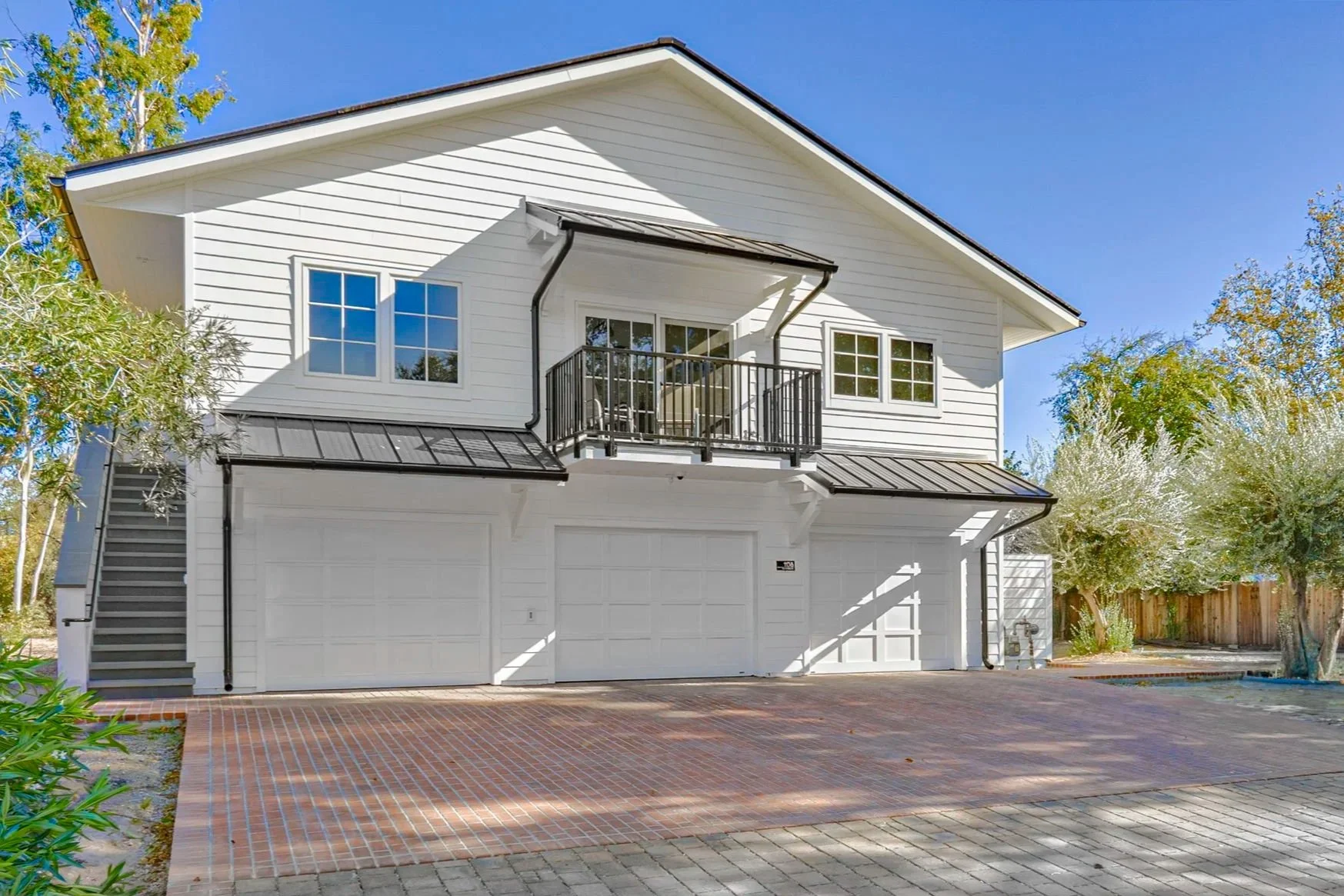3-web-or-mls-Front+of+Home+%284%29.jpg