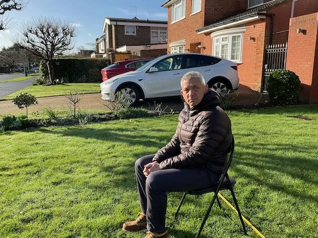  An equally pleasing background for FELIX’S SINGLE. 