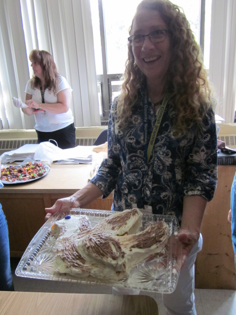 And to top off the ceremony, as she did last year, Deb Greif made a bird cake!