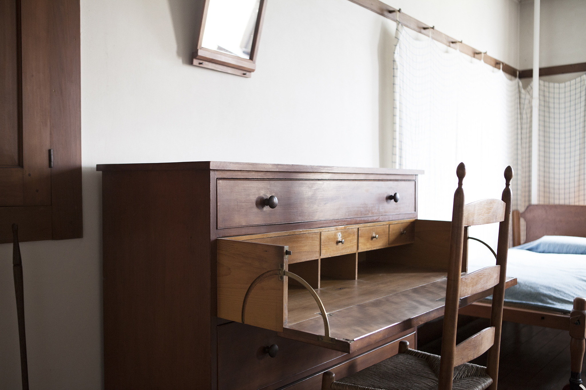 After 5 days of studying Shaker archives, examining the furniture and craftsmanship, and learning about their processes and manufacturing methods, each studio returned home to use this information to reinterpret Shaker design in their own way. The result is "Furnishing Utopia", which was first shown at Sight Unseen Offsite during NY Design Week 2016. 