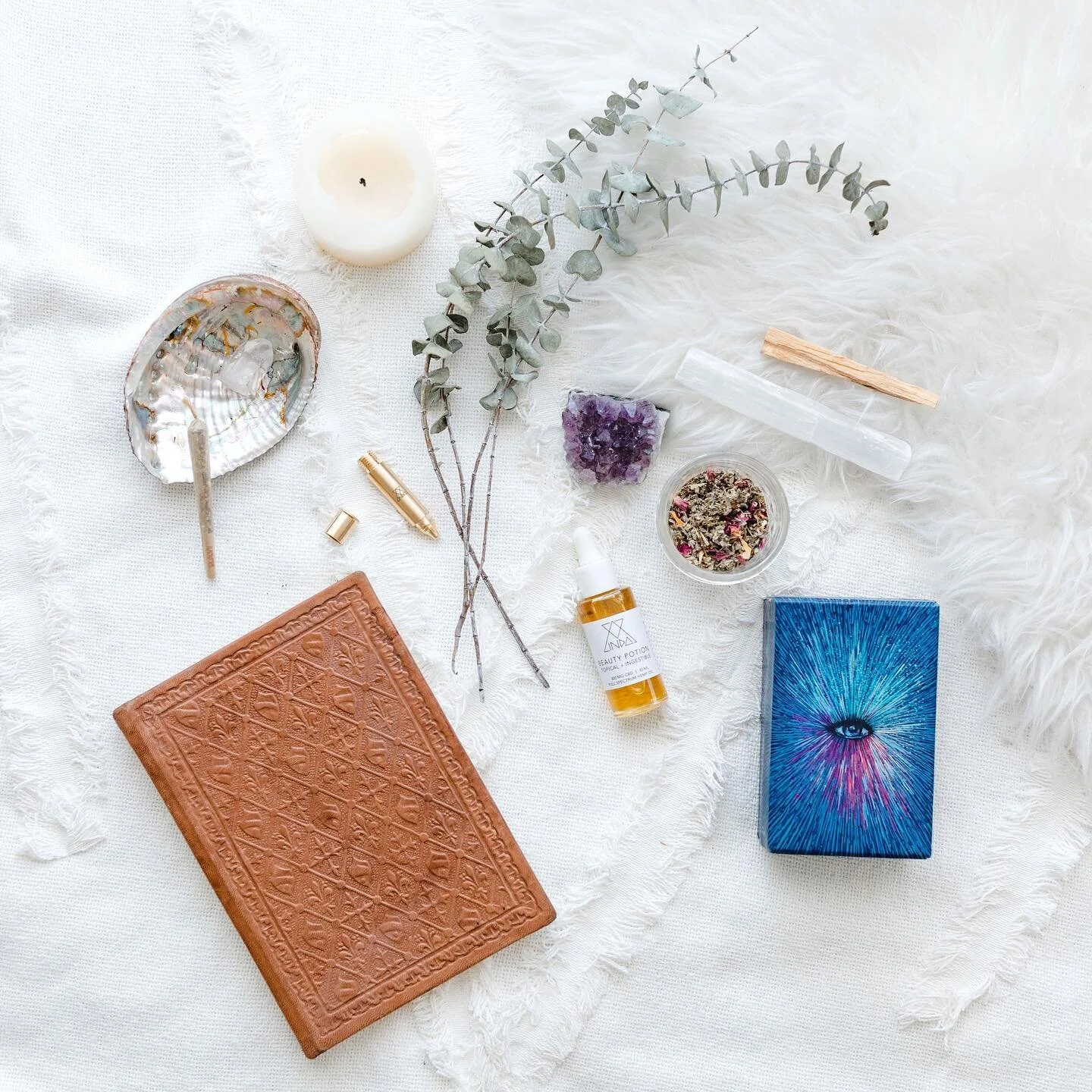 In my feelings 🥺

I&rsquo;m having a weird week...
Maybe it&rsquo;s the full moon in Pisces? 🌕

Doing my best to sit with all these ~feelings~ even if they are uncomfortable. 

Journaling helps 💜

Another one from the archive of work I never poste