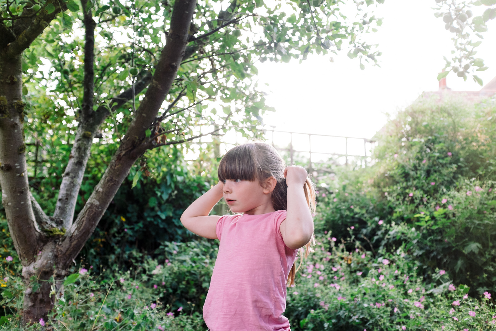 apple-picking-in-the-garden-05.jpg
