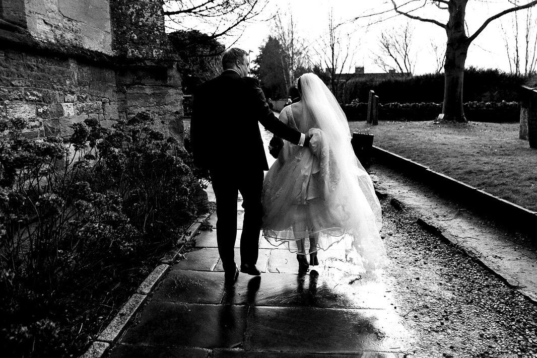 10 random black &amp; white moments from Hannah &amp; Ian&rsquo;s wedding from last weekend in Stratford. Not even the weather could stop the wedding this time! #upyourscovid #stormeunice @cidermillbarns 

~
~
~
#stratfordweddingphotographer #candidw