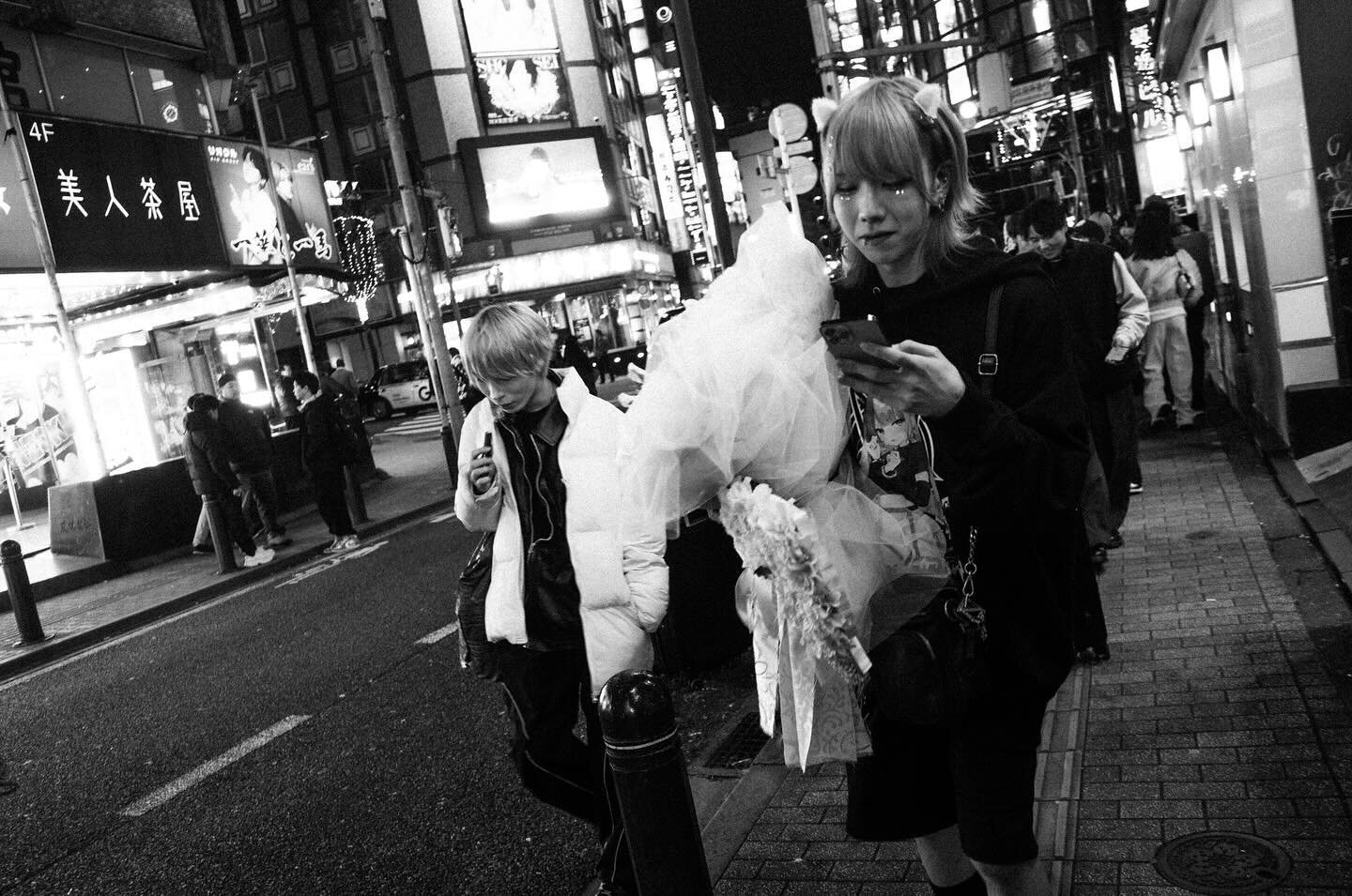 February 2024
.
.
.
.
.
. 
#streetphotography #streetsnap #filmpgotography #myfeatureshoot #everybodystreet #spicollective #worldstreetfeature  #voidtokyo #bnw #blackandwhite #myspc #bnw_captures #写真好きな人と繋がりたい #写真 #bnw_greatshots #london #ricohgr2 #