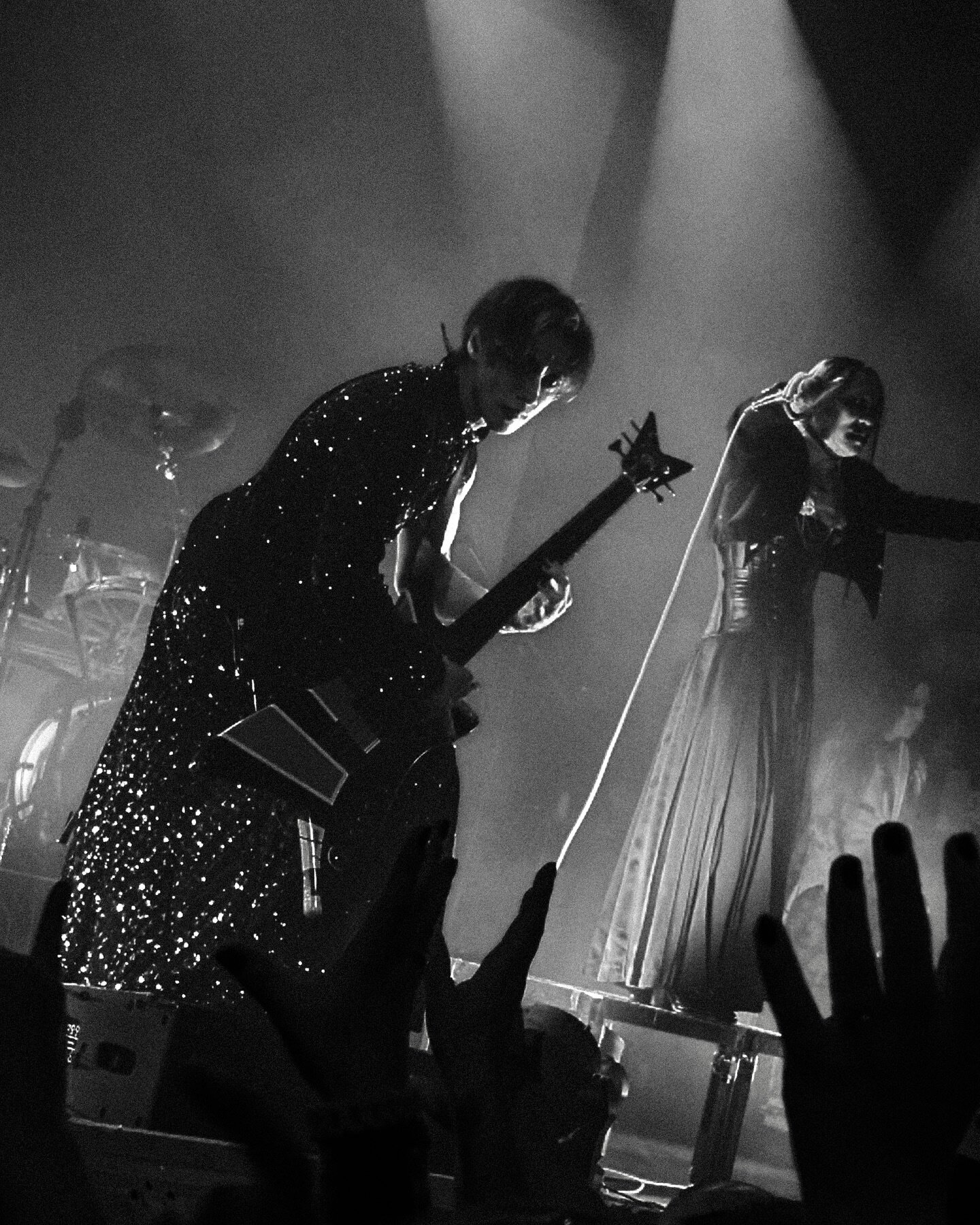 Toshiya and Kyo. London, March 2024 @direngrey_official 
EUROPE TOUR24 FROM DEPRESSION TO ________ [mode of Withering to death. &amp; UROBOROS]
.
.
.
.
.
.
. 
#streetphotography #streetsnap #filmpgotography #myfeatureshoot #everybodystreet #spicollec