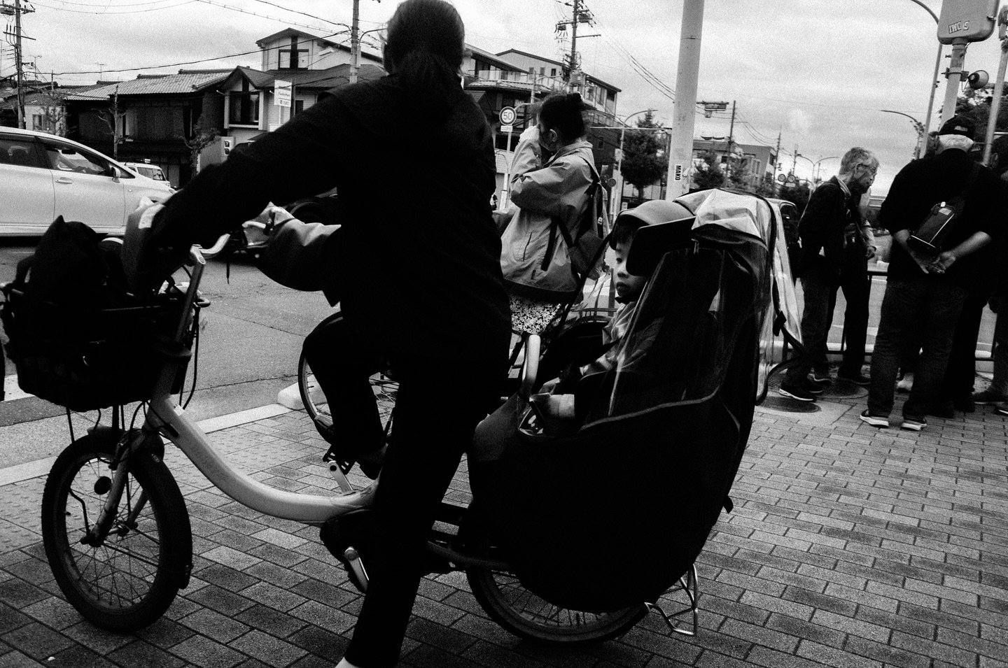 Kyoto. April 2024
.
.
.
.
.
. 
#streetphotography #streetsnap #filmpgotography #myfeatureshoot #everybodystreet #spicollective #worldstreetfeature  #voidtokyo #bnw #blackandwhite #myspc #bnw_captures #写真好きな人と繋がりたい #写真 #bnw_greatshots #london #ricohg