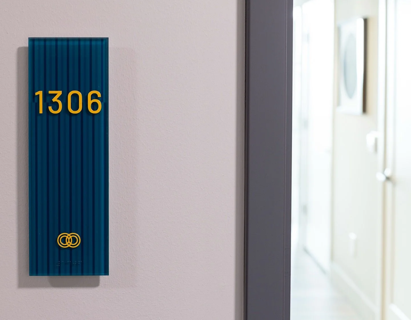 Unit signs for Duo: where brand marks, conceptual art, and wayfinding merge.

Mfg/install @latitudesignage 
Arch @apmarchitecture 
Image @coyote_spirit_photography 

#signagedesign
#tactile
#environmentalbranding
#branddesign
#wayfinding
#visualdesig
