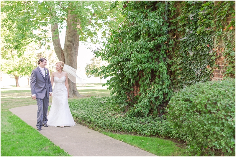 timeless-grosse-pointe-academy-wedding-photos-in-grosse-pointe-mi-by-courtney-carolyn-photography_0037.jpg