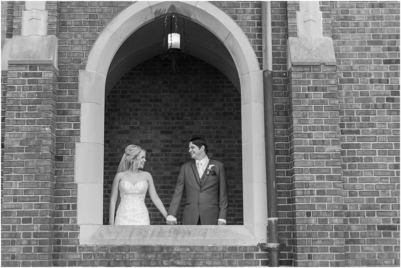timeless-grosse-pointe-academy-wedding-photos-in-grosse-pointe-mi-by-courtney-carolyn-photography_0049.jpg