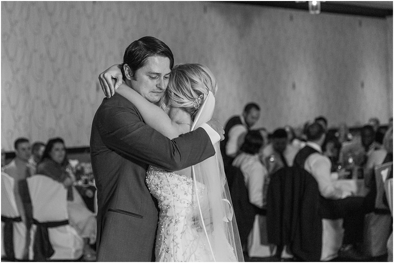 timeless-grosse-pointe-academy-wedding-photos-in-grosse-pointe-mi-by-courtney-carolyn-photography_0079.jpg