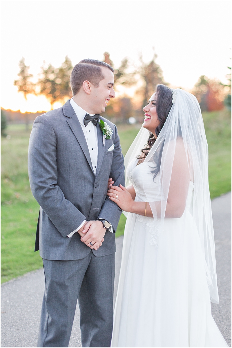 fall-port-huron-mi-wedding-photos-at-solitude-links-golf-course-by-courtney-carolyn-photography_0082.jpg