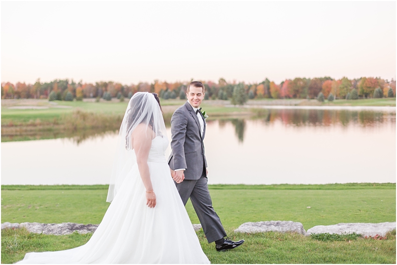 fall-port-huron-mi-wedding-photos-at-solitude-links-golf-course-by-courtney-carolyn-photography_0098.jpg