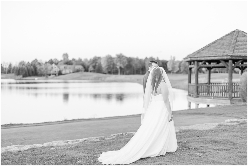 fall-port-huron-mi-wedding-photos-at-solitude-links-golf-course-by-courtney-carolyn-photography_0100.jpg