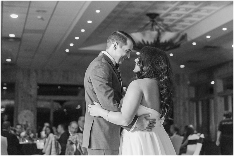 fall-port-huron-mi-wedding-photos-at-solitude-links-golf-course-by-courtney-carolyn-photography_0137.jpg
