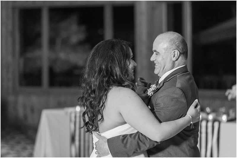 fall-port-huron-mi-wedding-photos-at-solitude-links-golf-course-by-courtney-carolyn-photography_0143.jpg