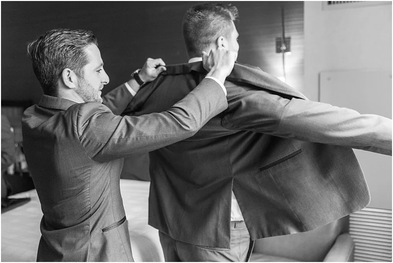 elegant-classic-wedding-photos-in-detroit-mi-at-the-colony-club-detroit-institute-of-arts-the-most-blessed-sacrament-by-courtney-carolyn-photography_0011.jpg