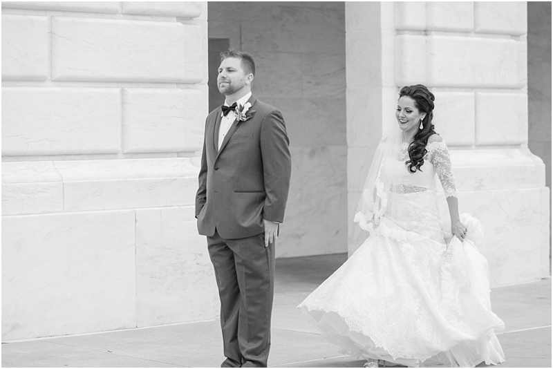 elegant-classic-wedding-photos-in-detroit-mi-at-the-colony-club-detroit-institute-of-arts-the-most-blessed-sacrament-by-courtney-carolyn-photography_0036.jpg