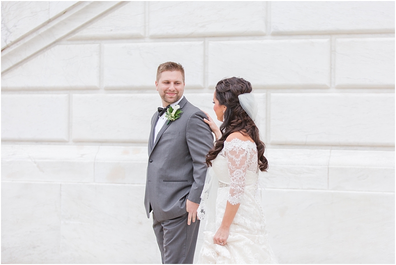 elegant-classic-wedding-photos-in-detroit-mi-at-the-colony-club-detroit-institute-of-arts-the-most-blessed-sacrament-by-courtney-carolyn-photography_0037.jpg