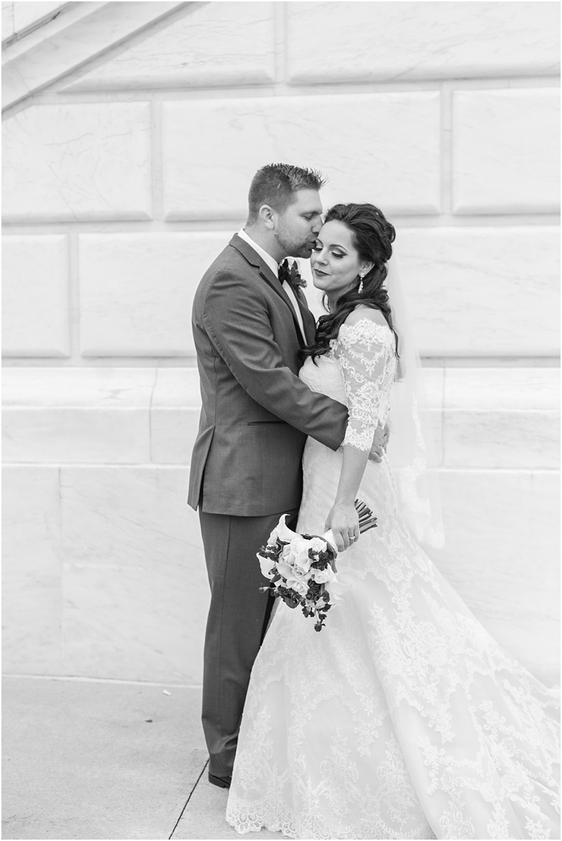 elegant-classic-wedding-photos-in-detroit-mi-at-the-colony-club-detroit-institute-of-arts-the-most-blessed-sacrament-by-courtney-carolyn-photography_0050.jpg