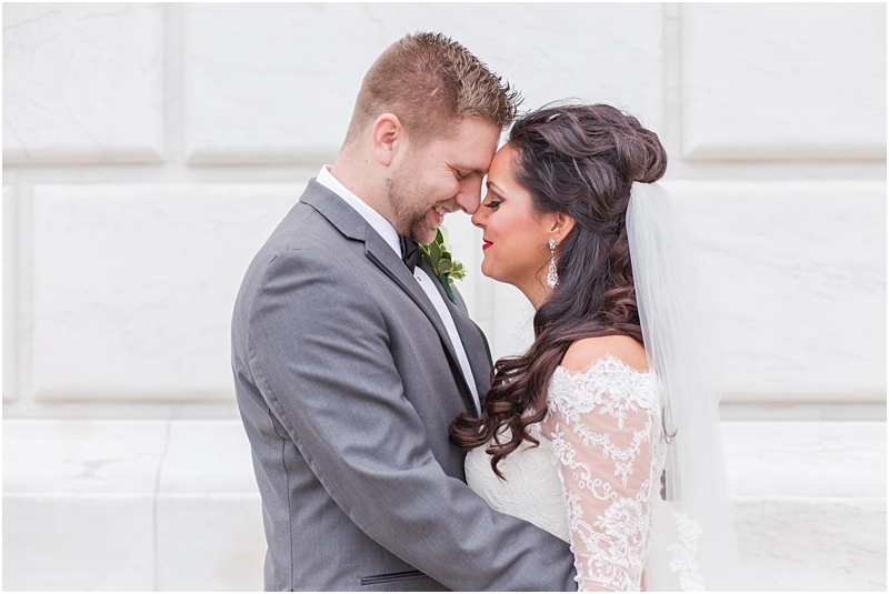 elegant-classic-wedding-photos-in-detroit-mi-at-the-colony-club-detroit-institute-of-arts-the-most-blessed-sacrament-by-courtney-carolyn-photography_0054.jpg