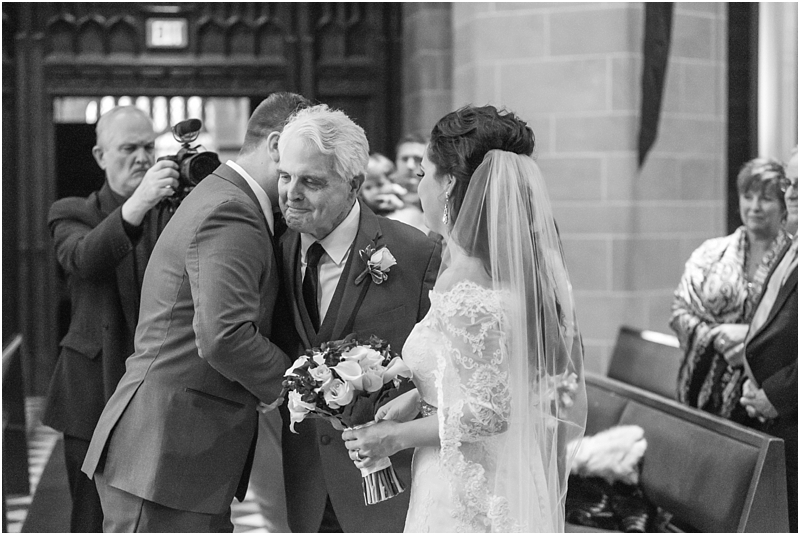 elegant-classic-wedding-photos-in-detroit-mi-at-the-colony-club-detroit-institute-of-arts-the-most-blessed-sacrament-by-courtney-carolyn-photography_0092.jpg