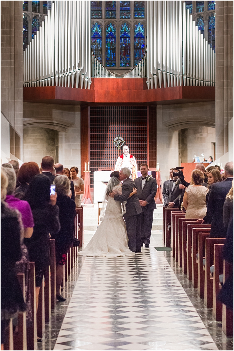 elegant-classic-wedding-photos-in-detroit-mi-at-the-colony-club-detroit-institute-of-arts-the-most-blessed-sacrament-by-courtney-carolyn-photography_0095.jpg